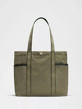 New Lululemon Multi-Pocket Tote 20L - Bay Leaf/Rainforest Green New With Tag